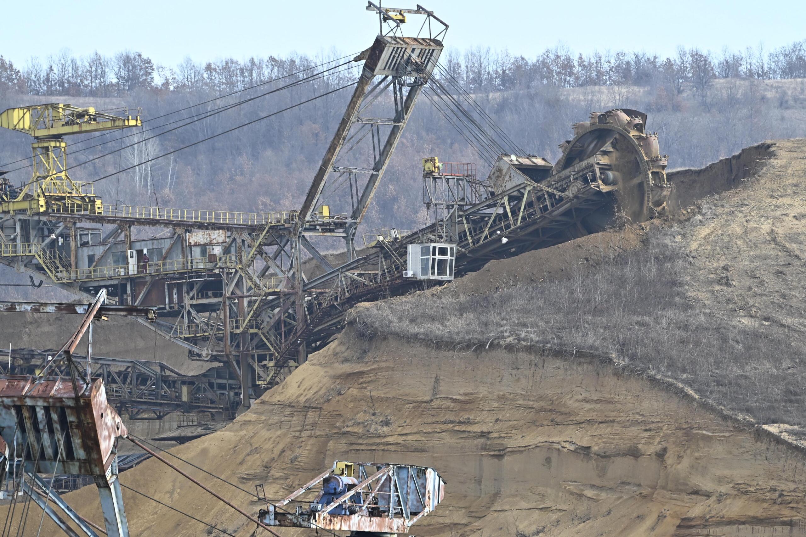 SECRETELE MINERALELOR CRITICE. Un proiect de lege pro-minerit reia reguli controversate din legea Roșia Montană, fără aprobarea guvernului și premierului 2 mina generica ID230038 INQUAM PHOTOS JUSTINEL STAVARU scaled